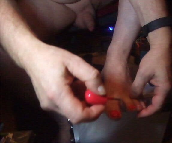 Slave J1306: nail polish feet