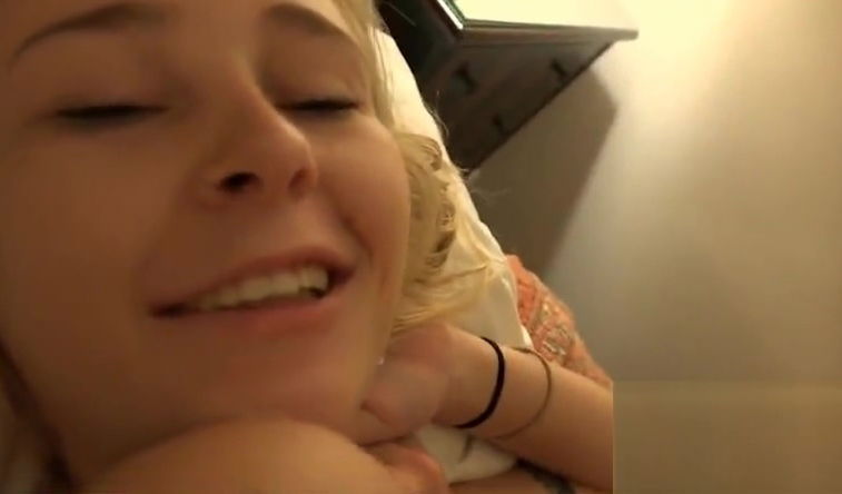 Hot date with Peyton Coast ends with jizz in her cooch