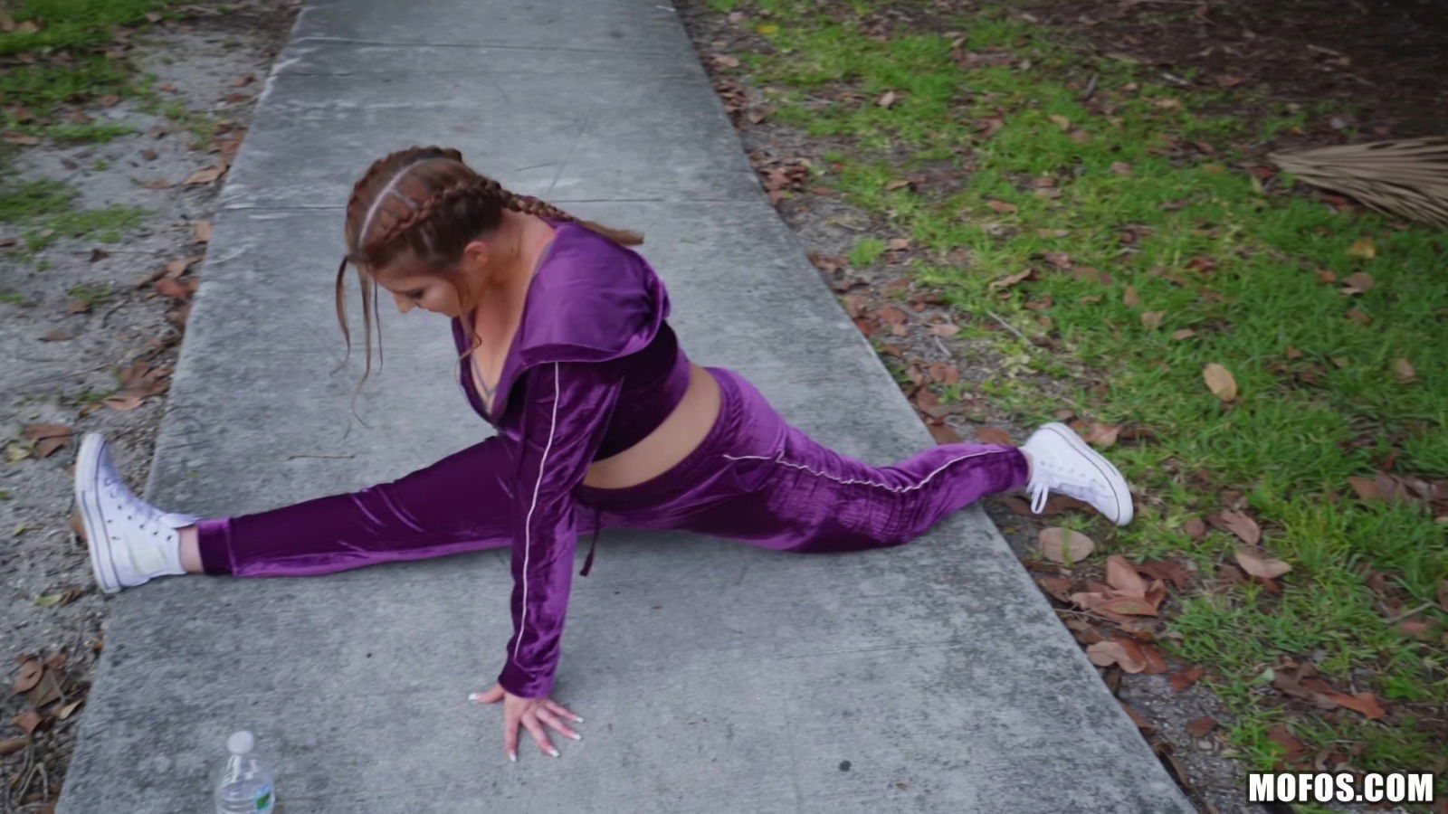 Clothed sex outside is amazing experience for hot Brooke Benz