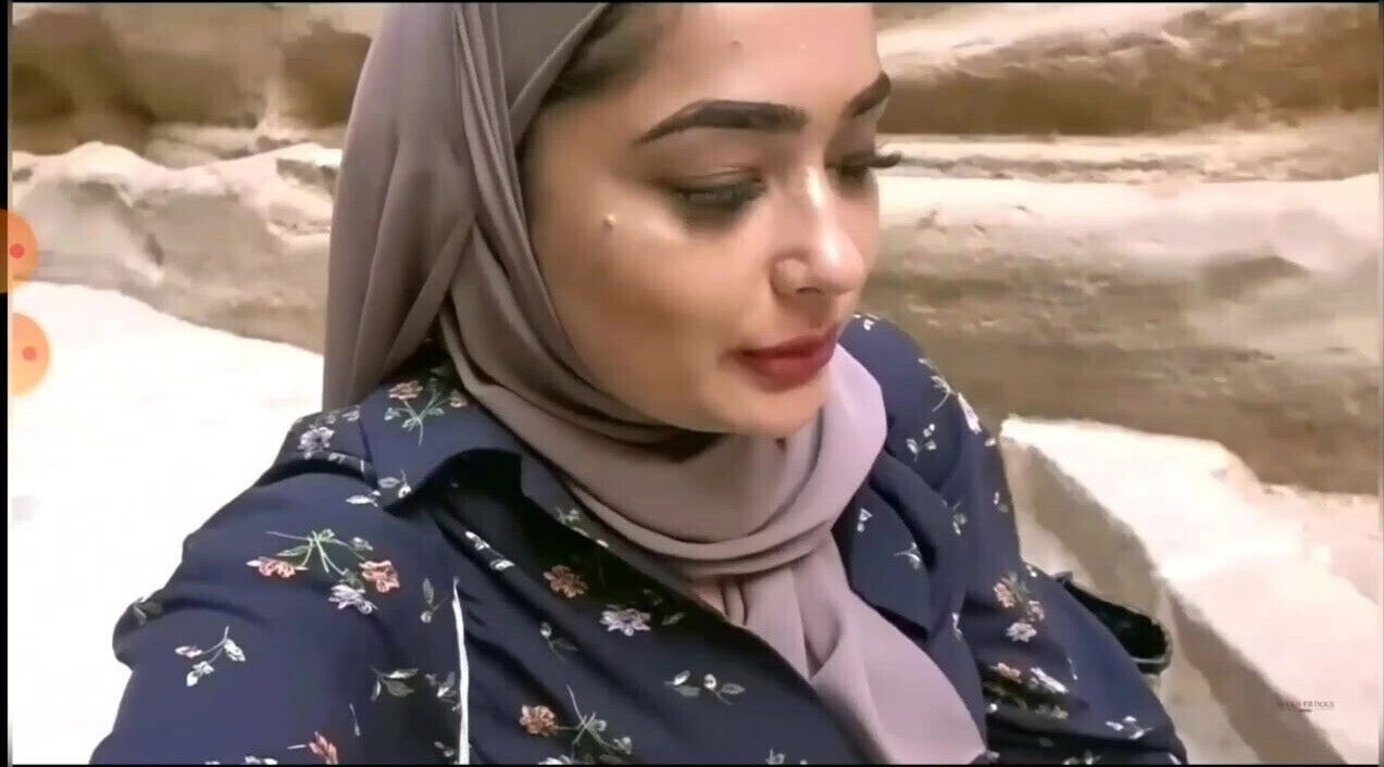 farah firdous bouncing boobs