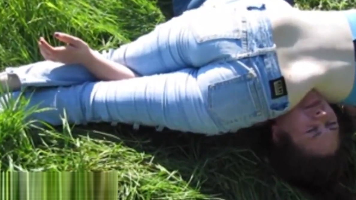 Field fight - Real Girls Fighting Facesitting Outdoor