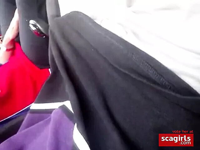 awek tudung dalam kereta