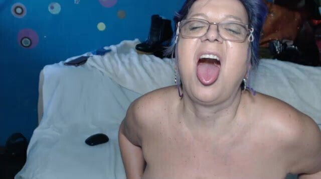 sexy Granny Webcam squirt show