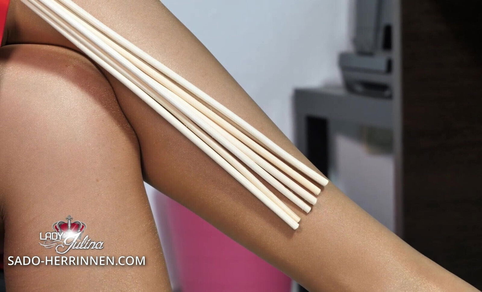 Office Mistress: Look down, horny nylon office slave!