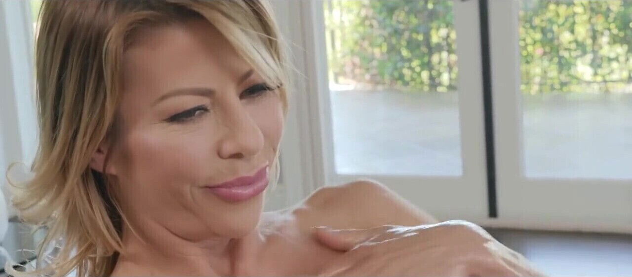 REALLY Pornstar Gets Creampie