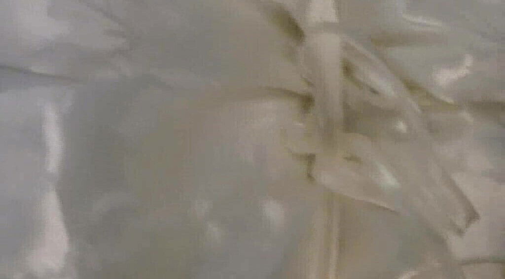 Moi en peignoir en satin avec chemise de nuit en satin