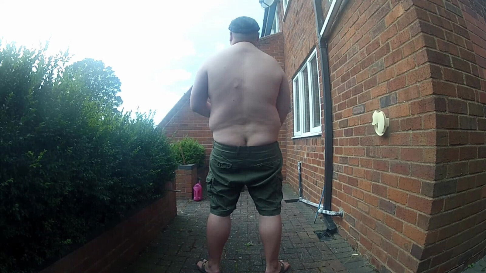 Jerking in the garden - Chubby-Guy