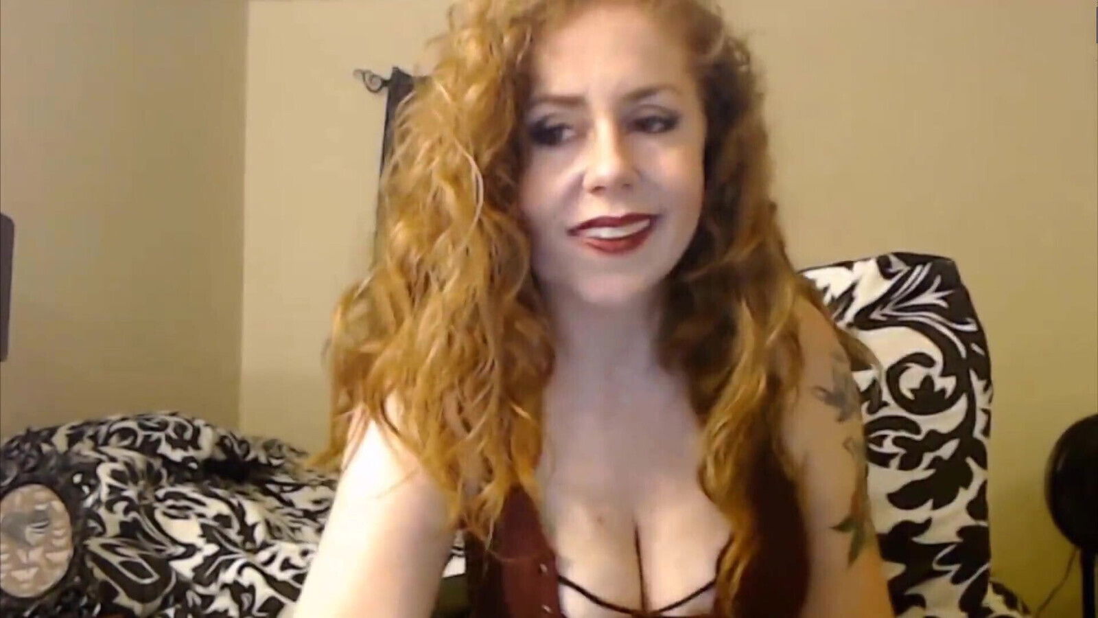 Unique experience foxy Lila does special request with cup