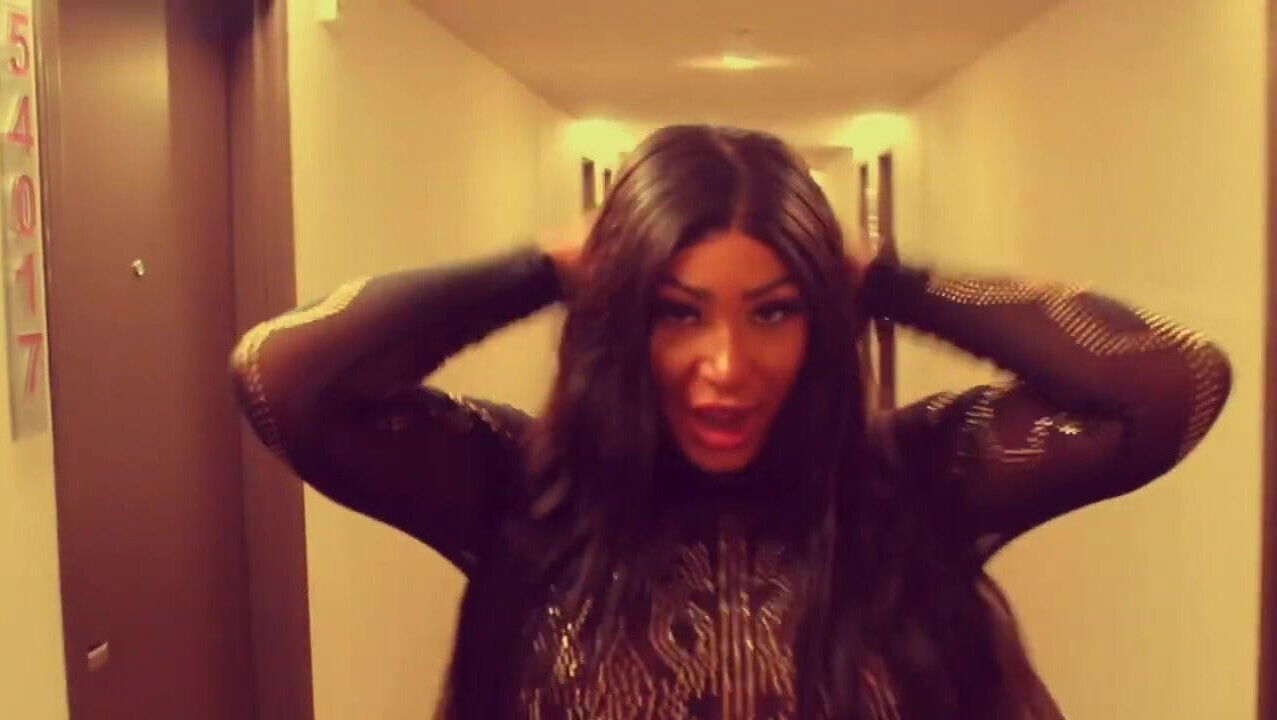 emshey show something