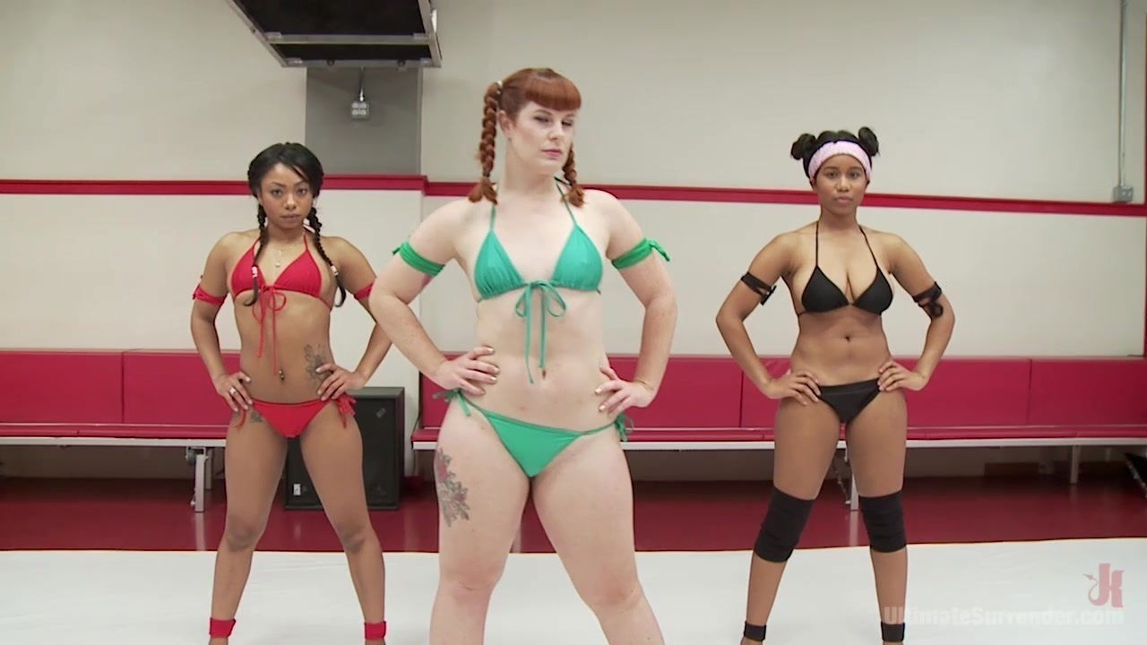 Lesbian threesome with Jenna Foxx gives best orgasm