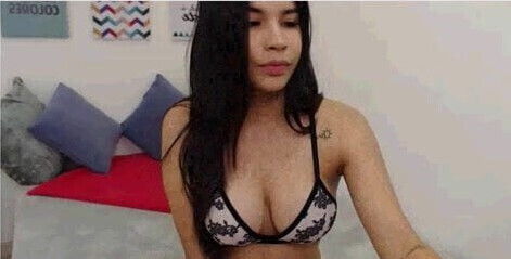 Girl Show me her bra and tits 