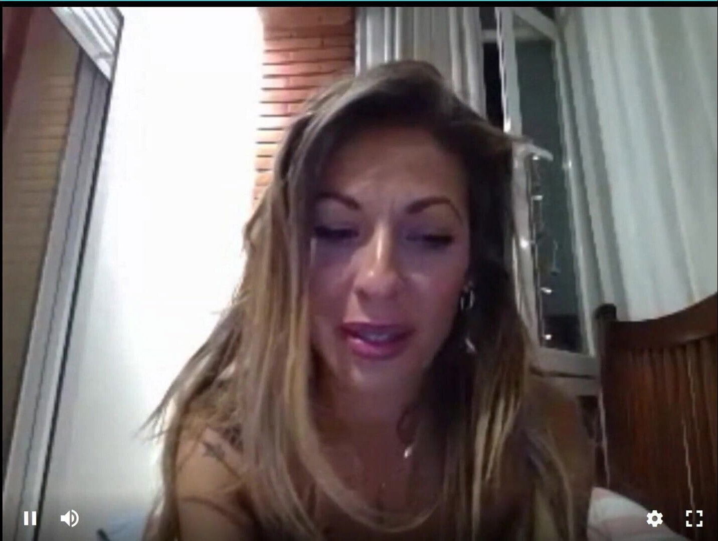 Webcam Whore Naomi Burning fucks herself eats