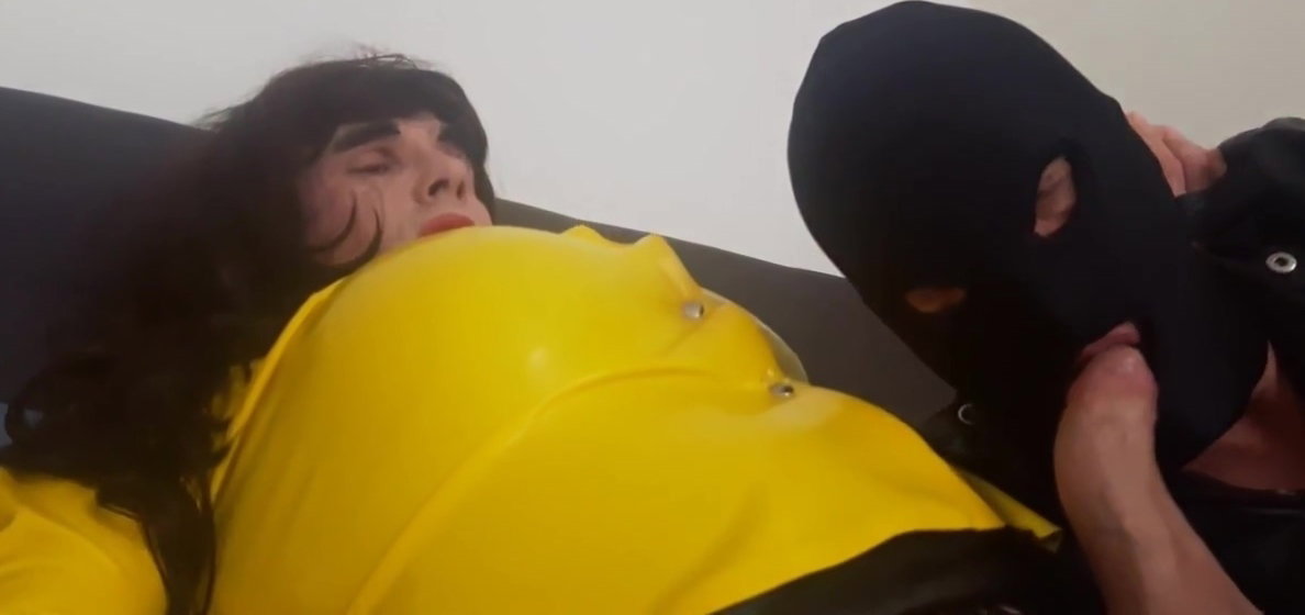 no.256 Big cock Suleika Latex fucks her slave bare in his as