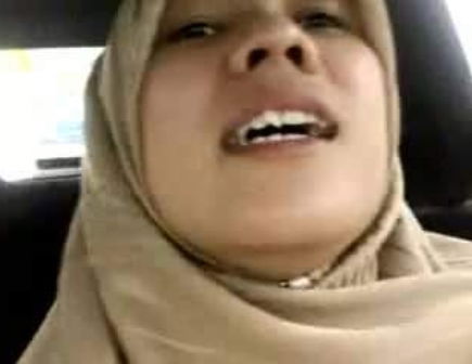 Indonesian muslim fuck in car