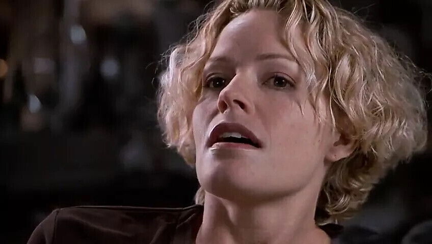 Elisabeth Shue Hollow