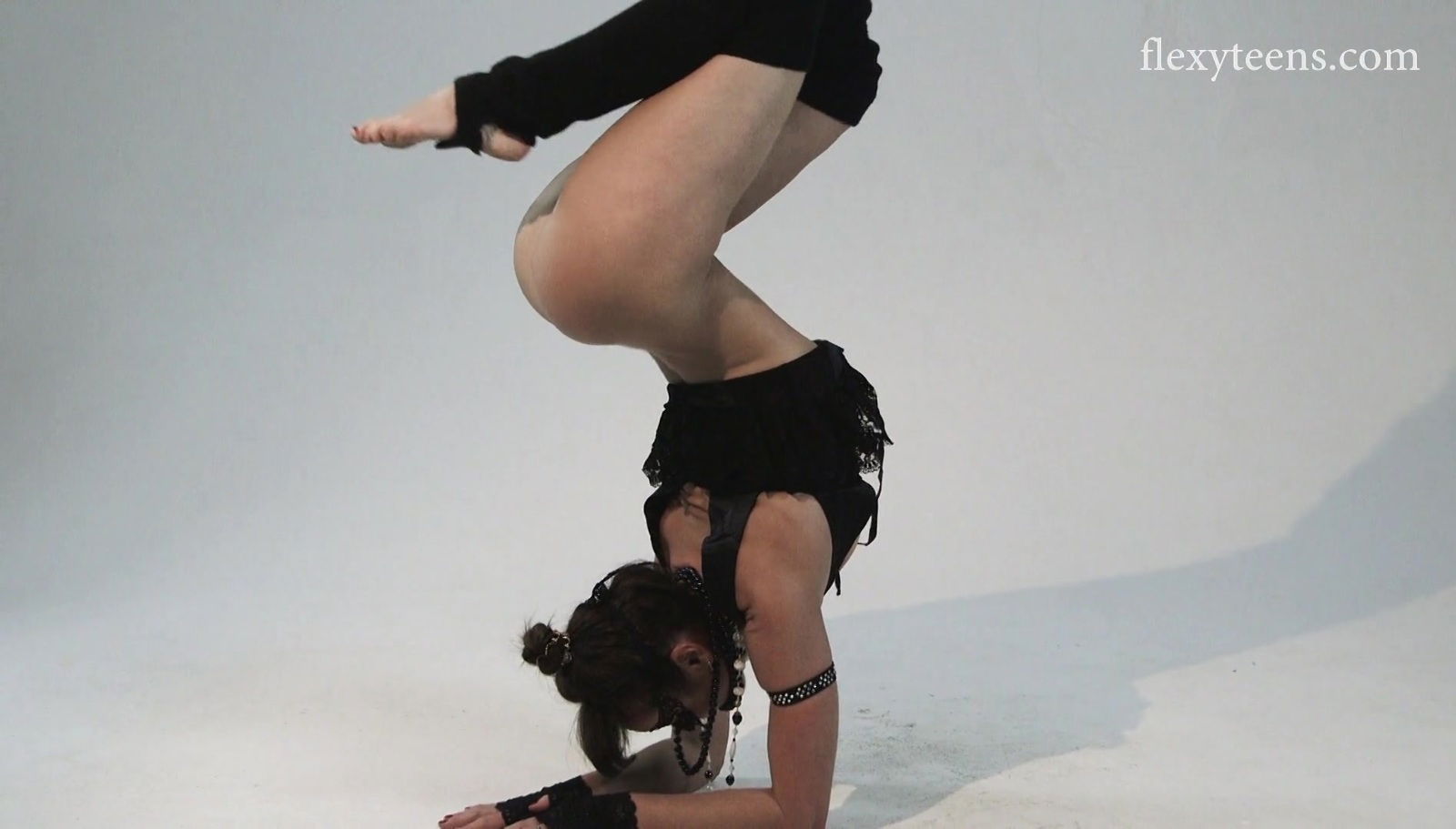 Naked beauty Sofia Gnutova doing handstands like other