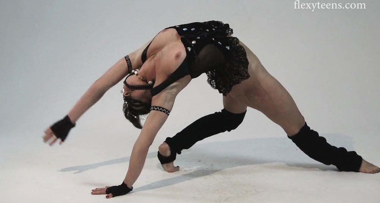 Flexible Russian Sofia Gnutova does routine while stripping