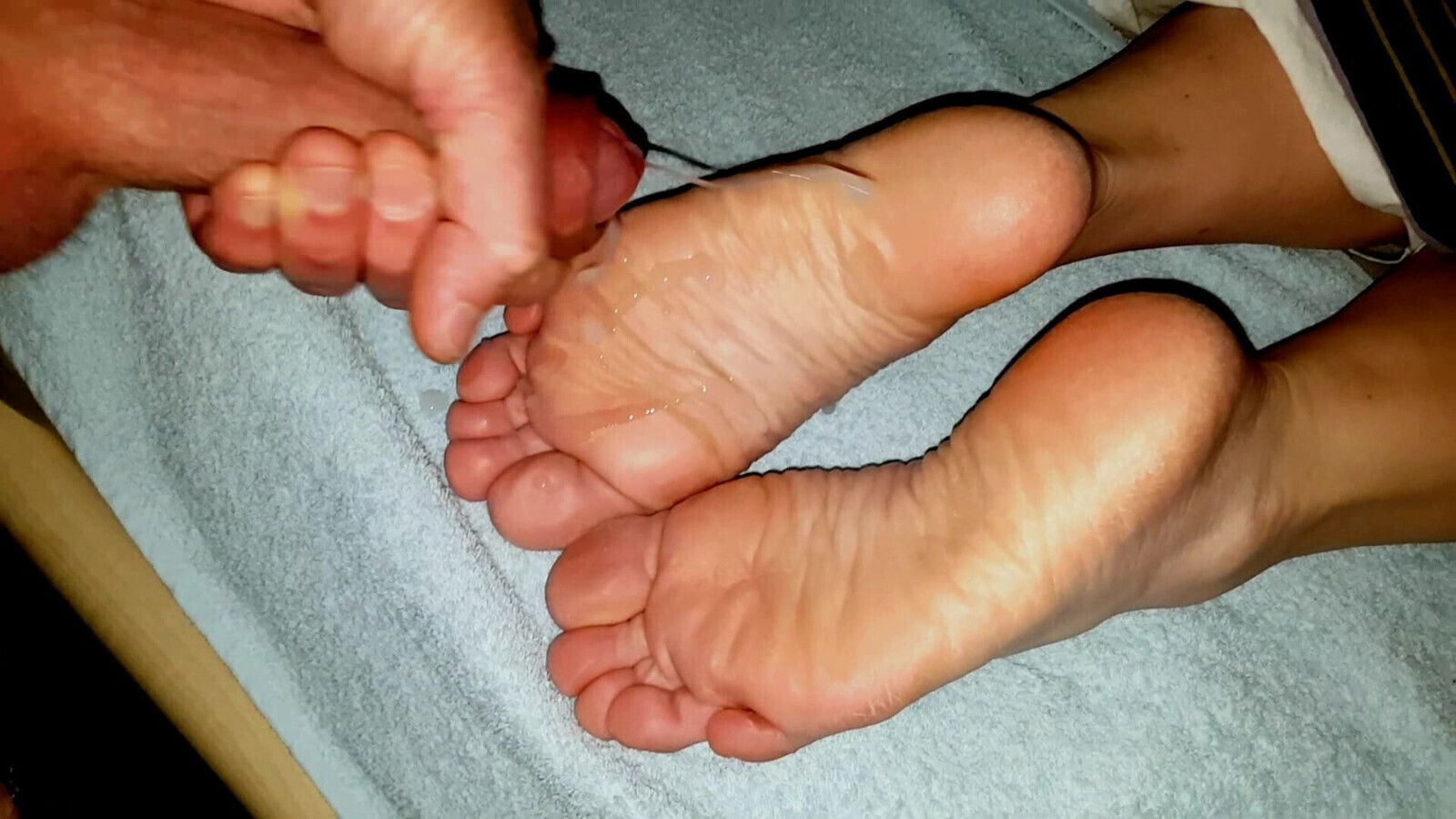 Disinfect girlfriends feet with sperm soles