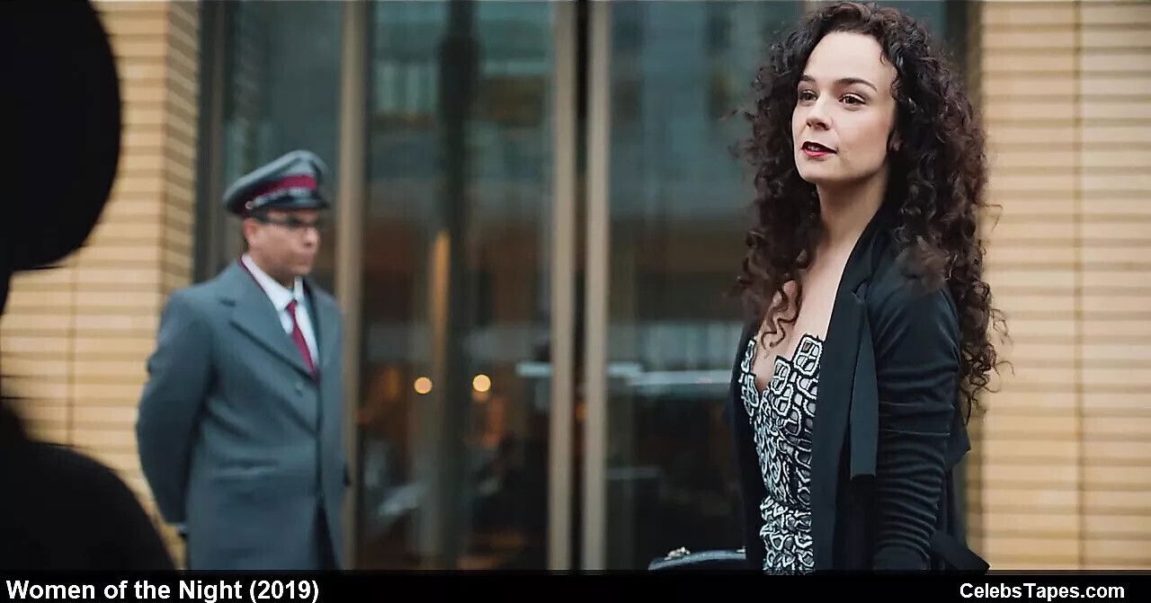 Daphne Wellens & Karina Smulders nude movie scenes