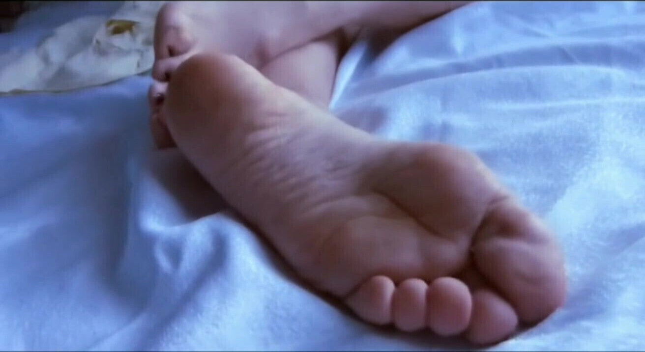 pretty feet with sexy bunions