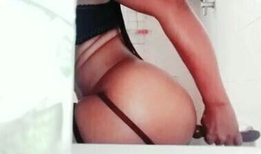 Chocolate Princess pump her ass and hear her moan for daddy