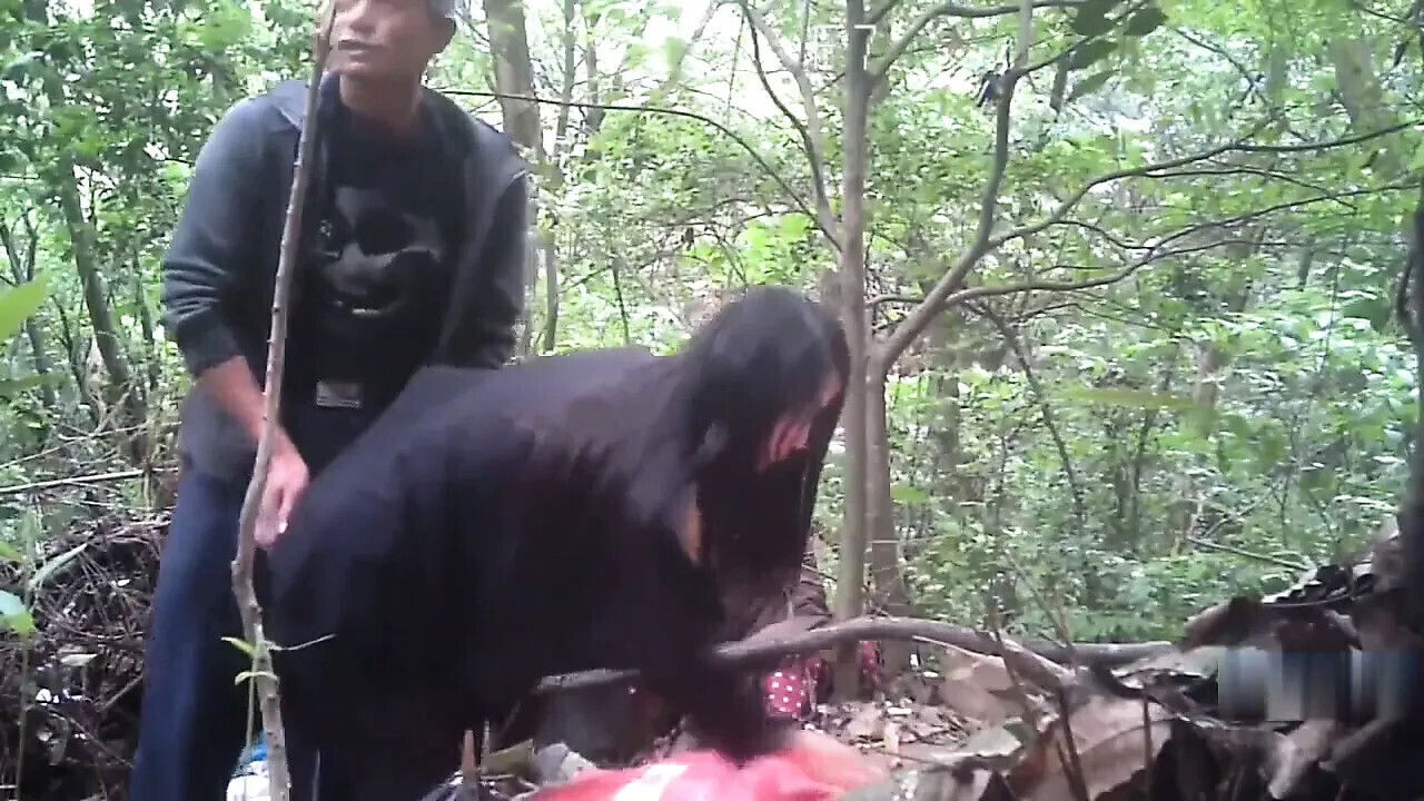 Asian Doing Bareback Woods With Younger Prostitut