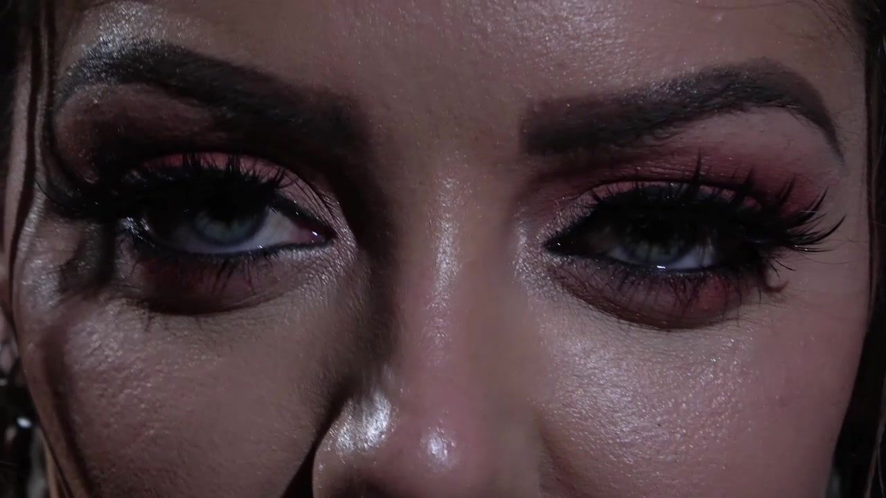 The mistress has some hungry eyes and she is a true pegging queen