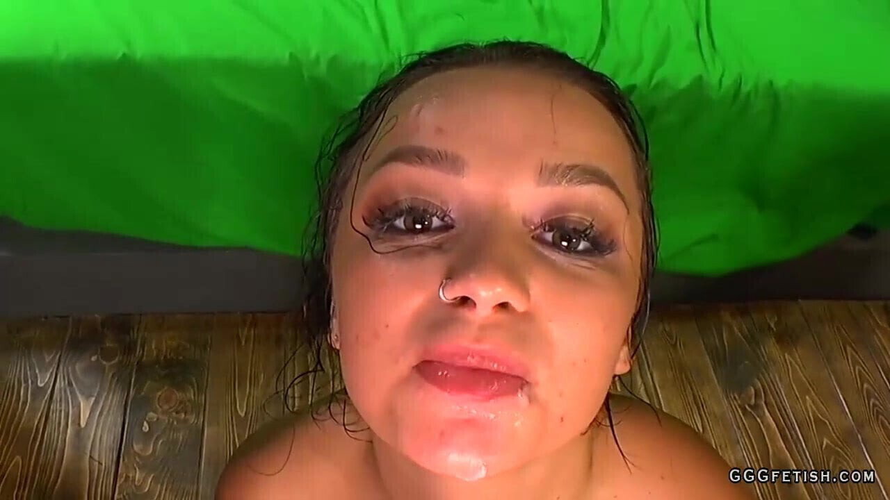 Daphne klyde shows cim in mouth and cumshots