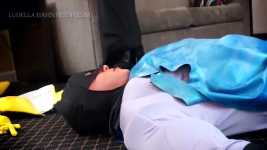 batman vs harley quinn dressed up as batgirl