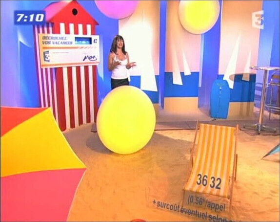 Charlotte Gomez Decrochez vacances 2007 Decollete