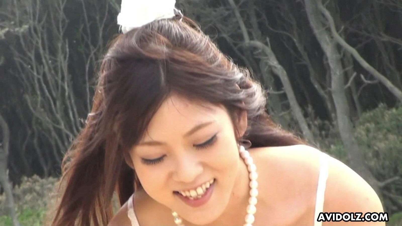 chain cute Maiko Yoshida sucking boyfriend's dick beach