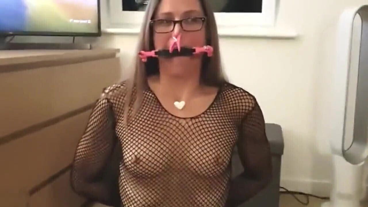 Harmonica gag - I'd hate this if it wasn't so damned hilario