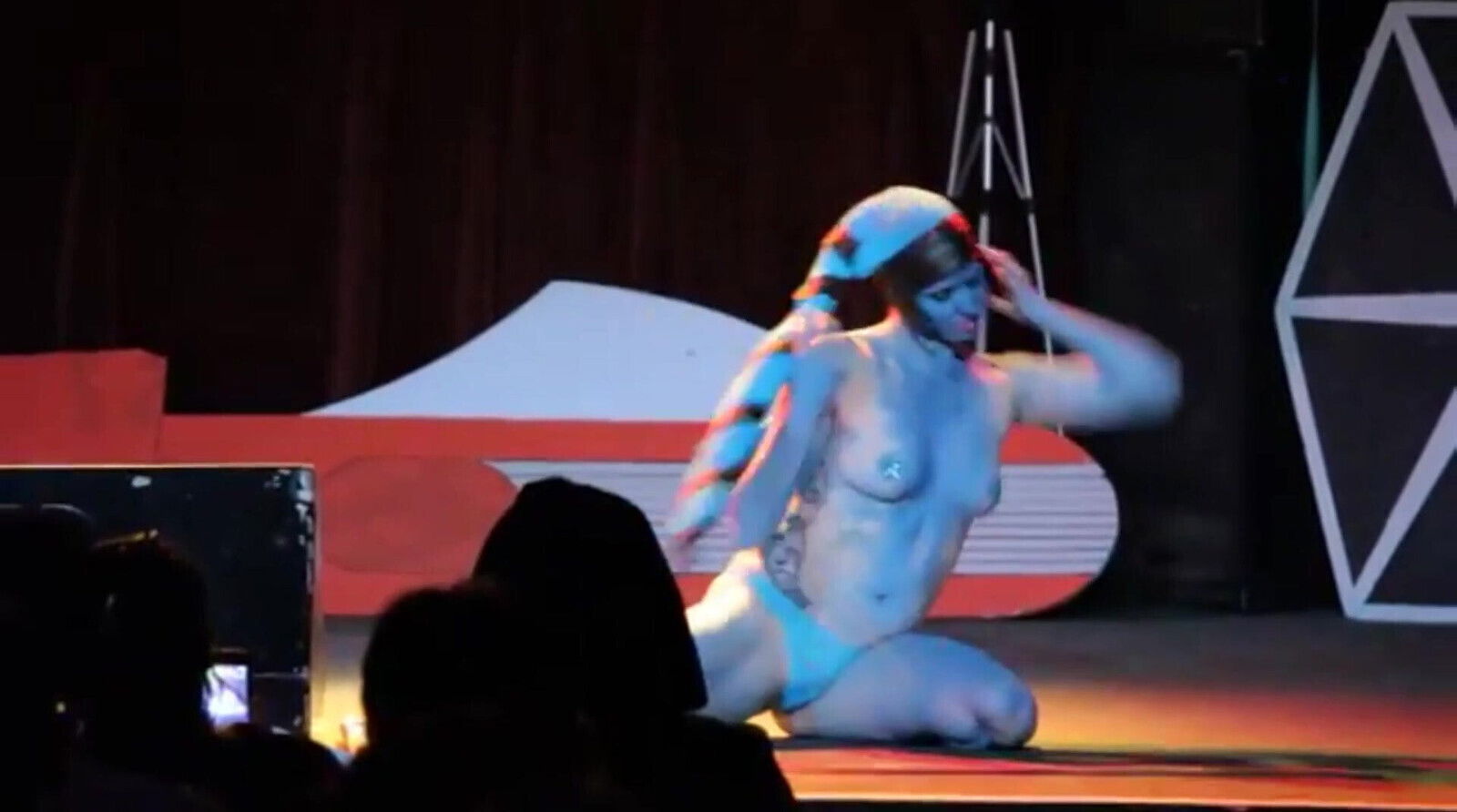 Twi' cosplay burlesque dance