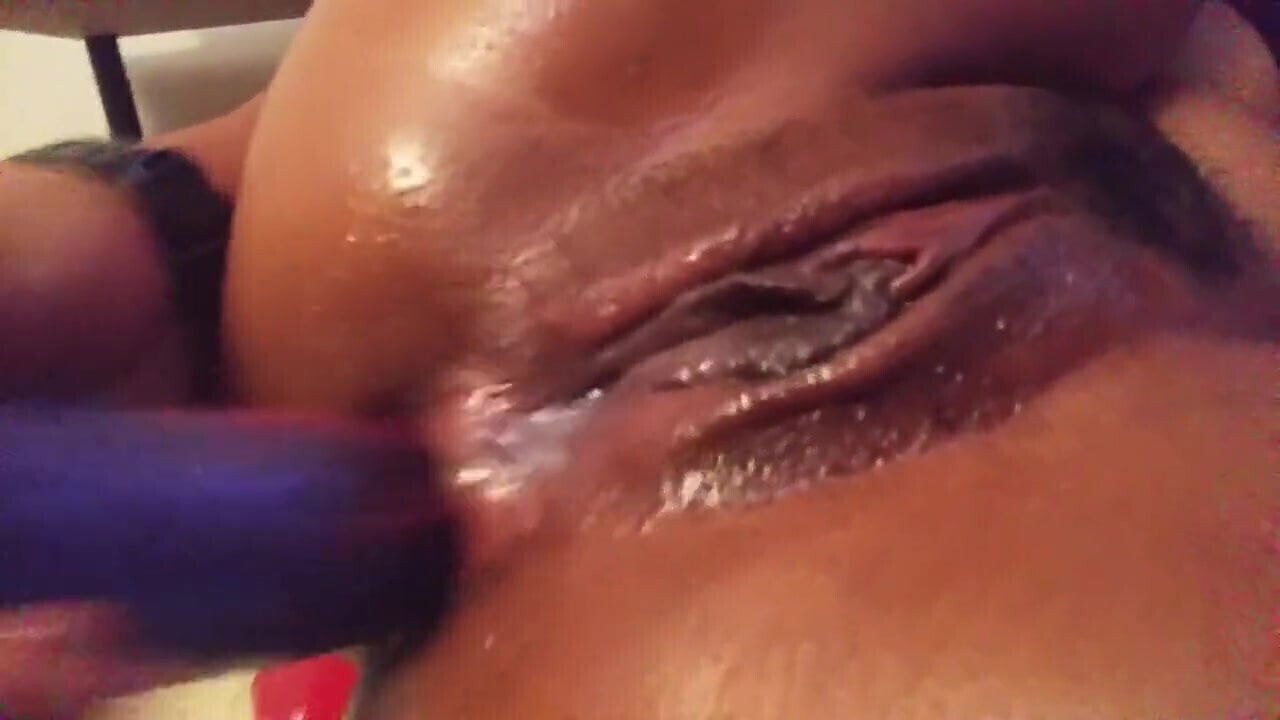 Close Up Hot Sexy Big Ass Ebony Solo Play