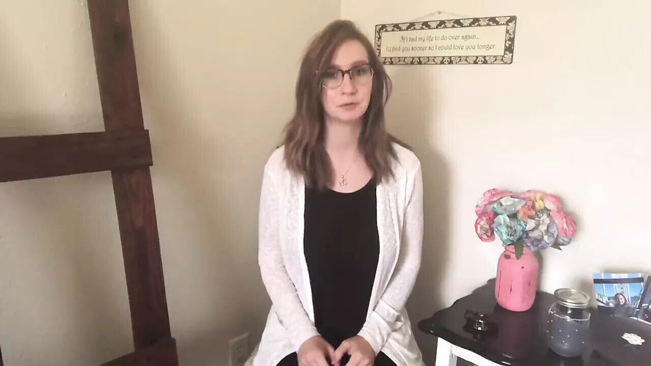 Nerd with huge tits shows how to squeeze milk 