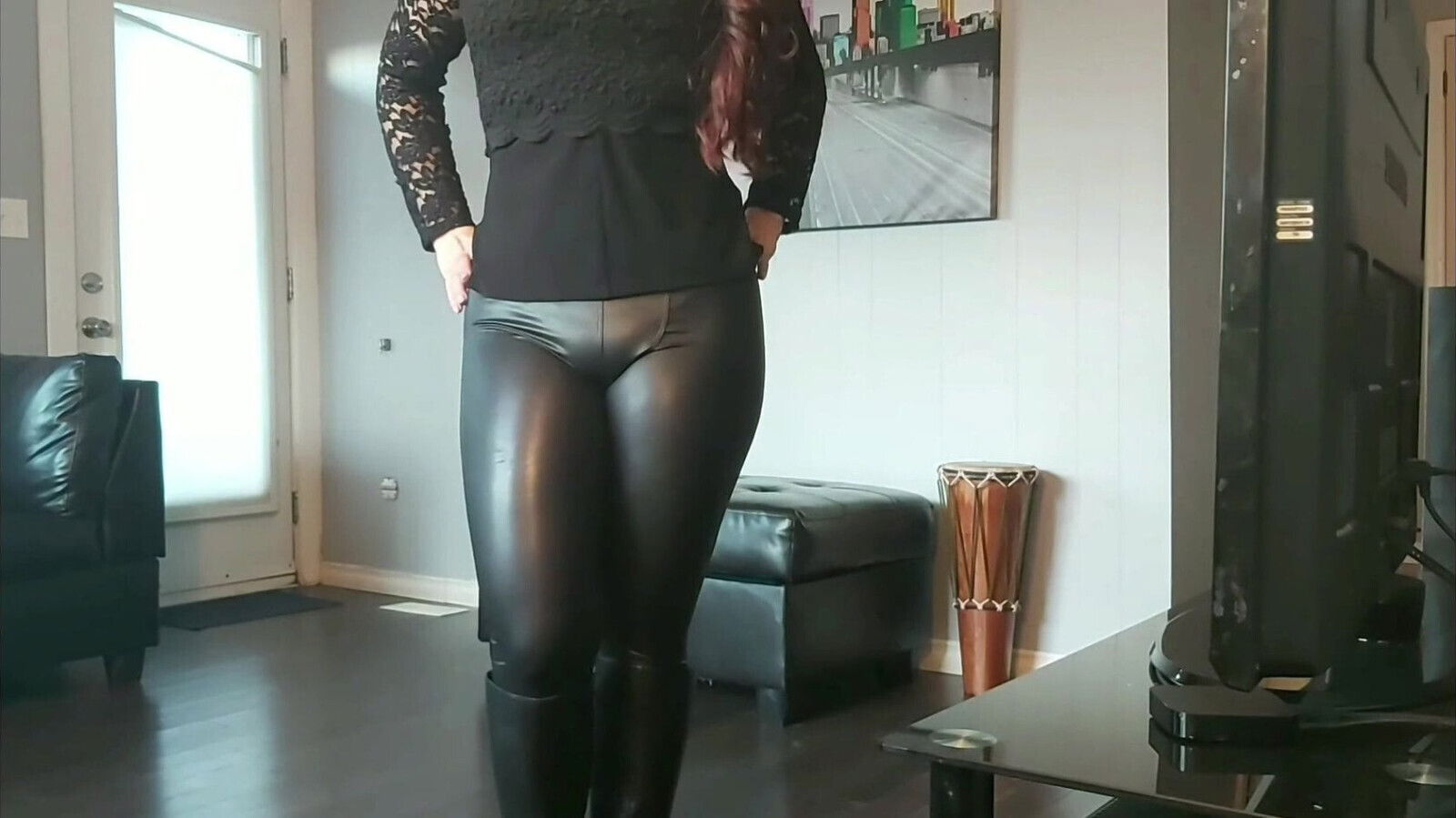 Some sexy showing tight leather ass!!!