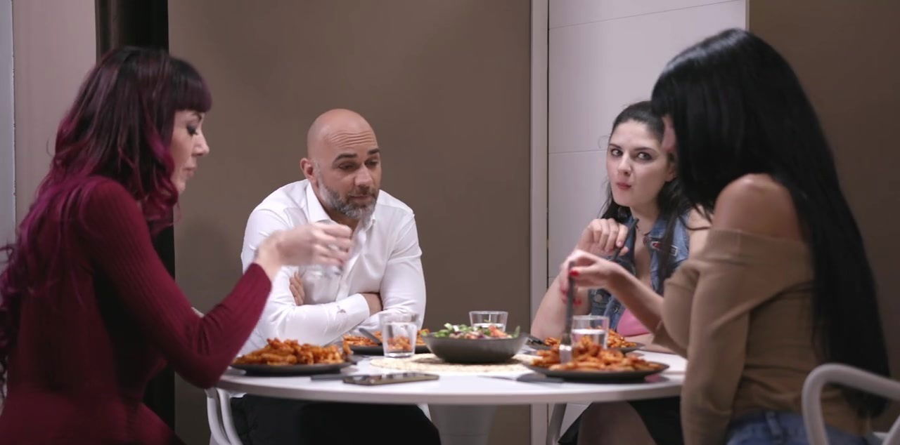 Francesca Caprio wants have room-mate's boyfriend