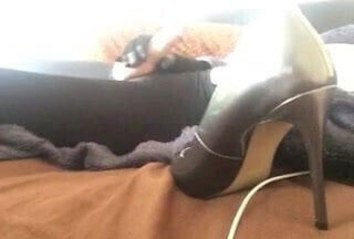 Quick high heel cum in nylon pantyhose