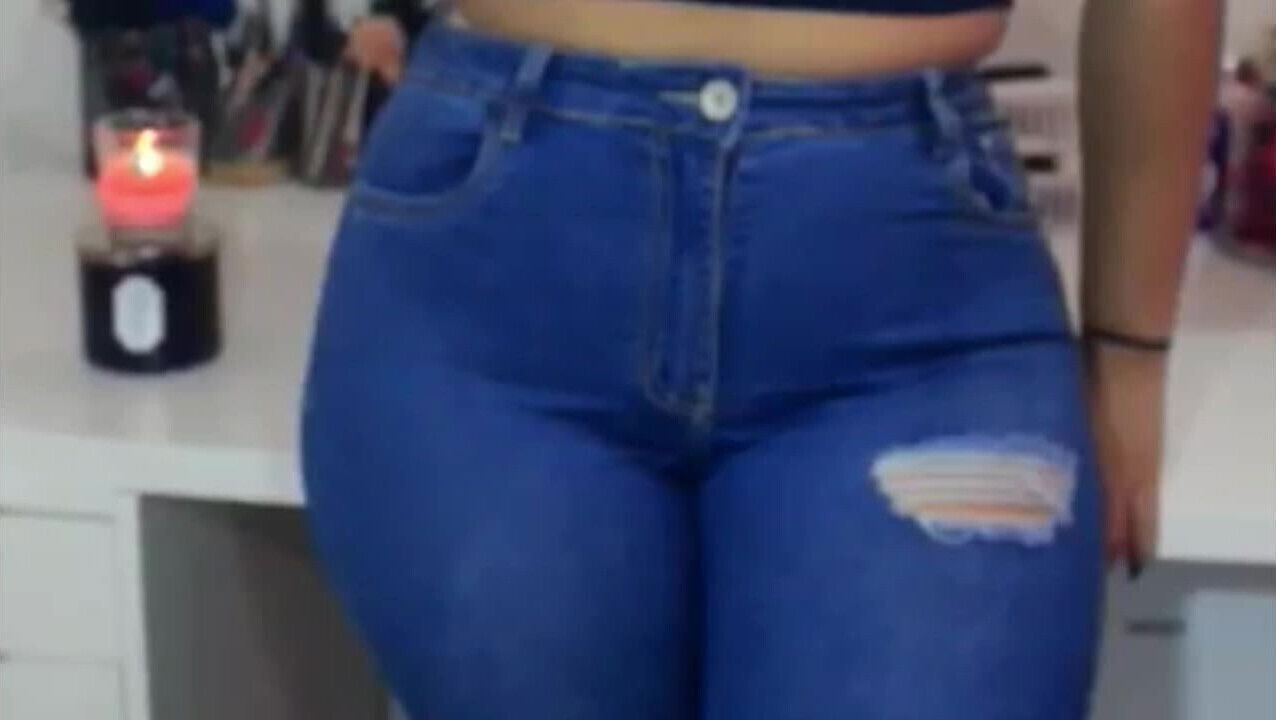 BBW BIG ASS JEANS LATINA MORENA