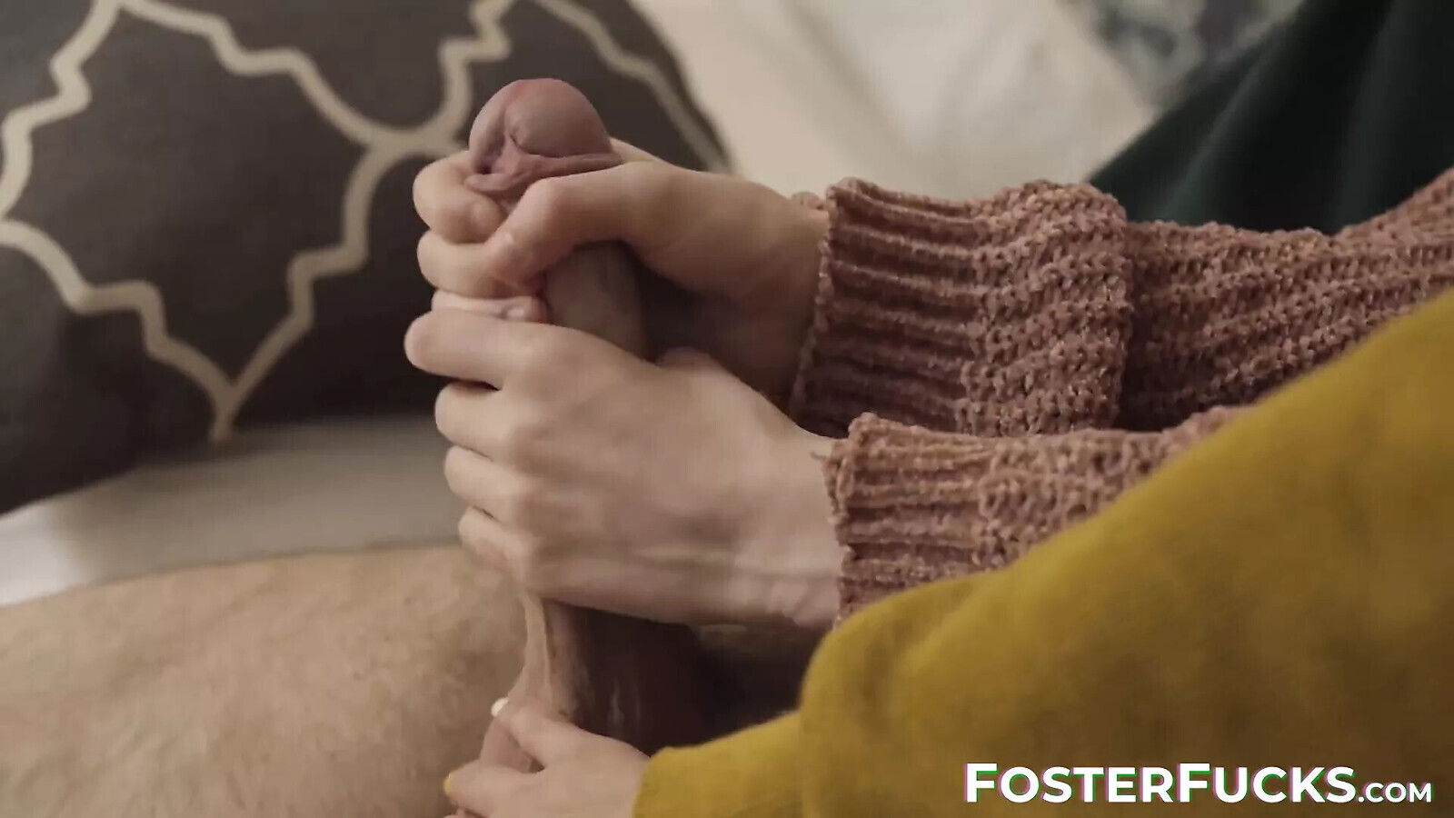 Tantalizing MILF Jessae Rosae removes taboo Havana Bleu