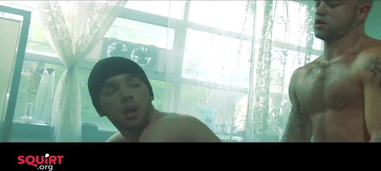 Anon skater twink fucked hard by muscled guy