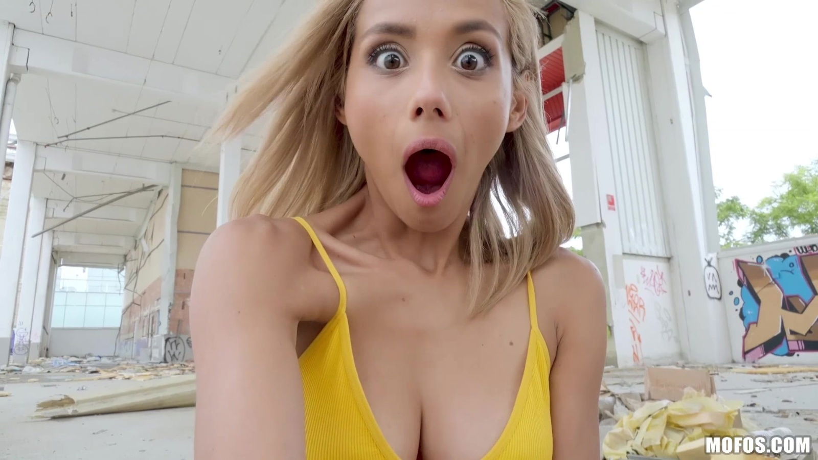 Blonde haired latina with perky tits banged outdoors