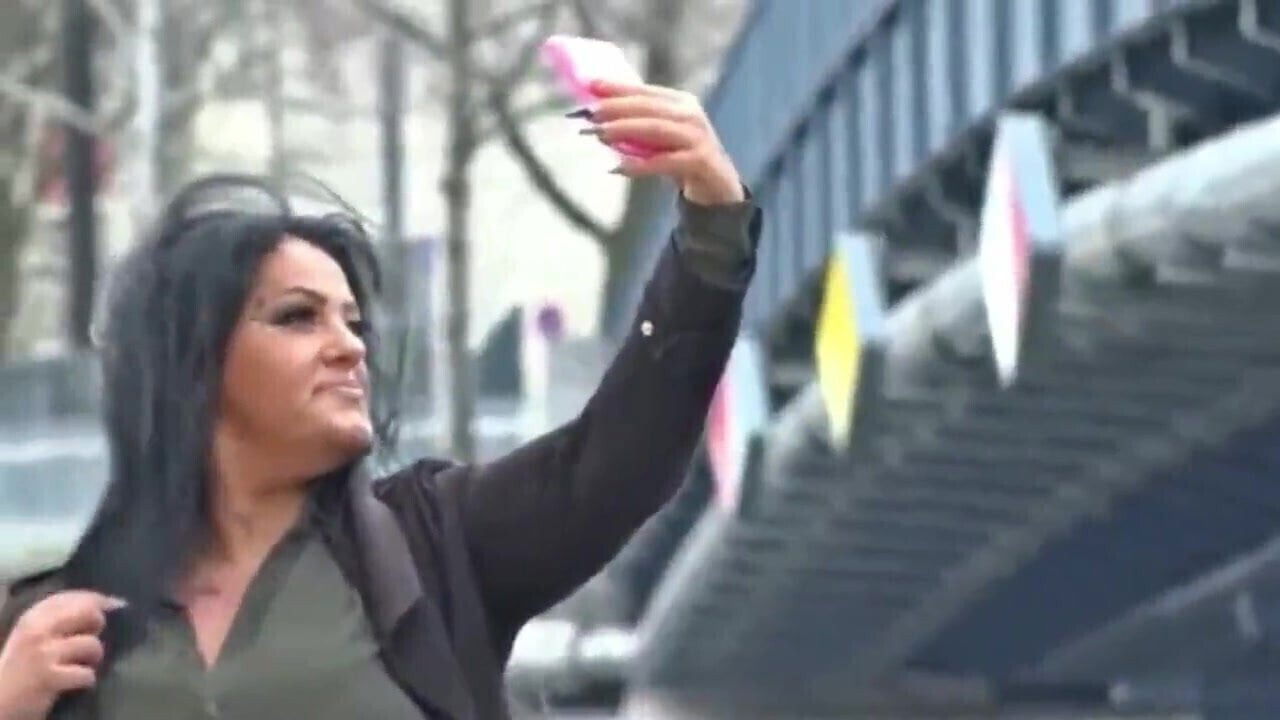 Mature wife gets fucked stranger