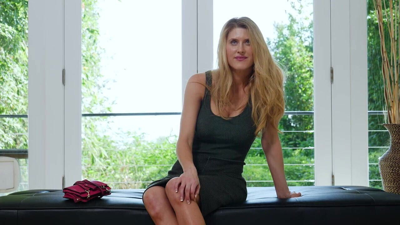 Blondie Lauren's huge bounce riding