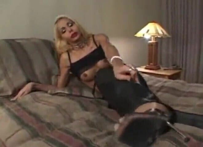 Sexy blonde Onjulic fucked