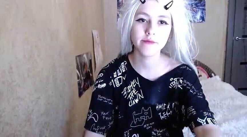 Blonde pussy fucks heels!