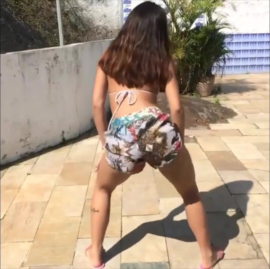 Rocha dancing