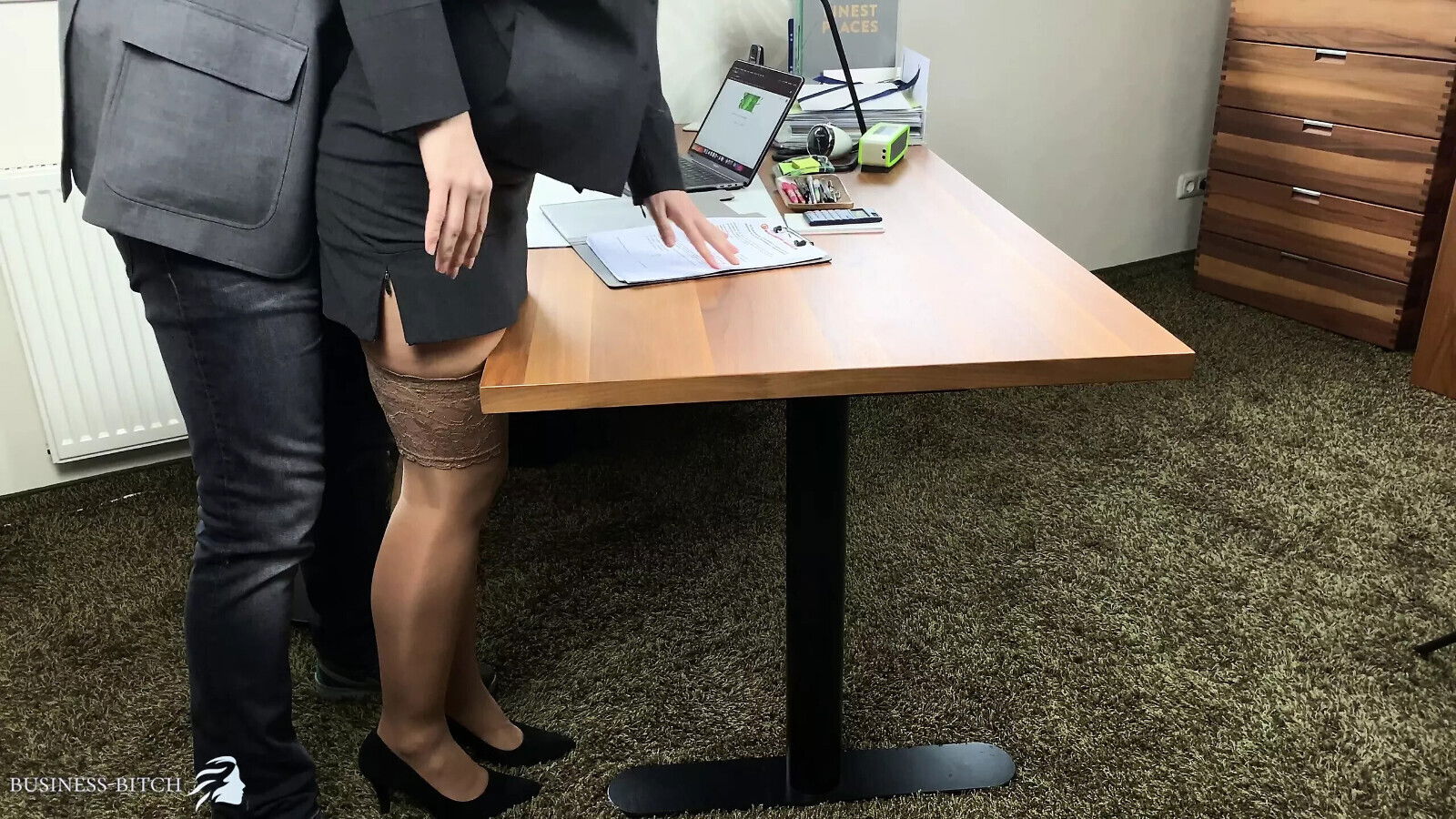 boss uses secretary fills holes -projectsexdiary