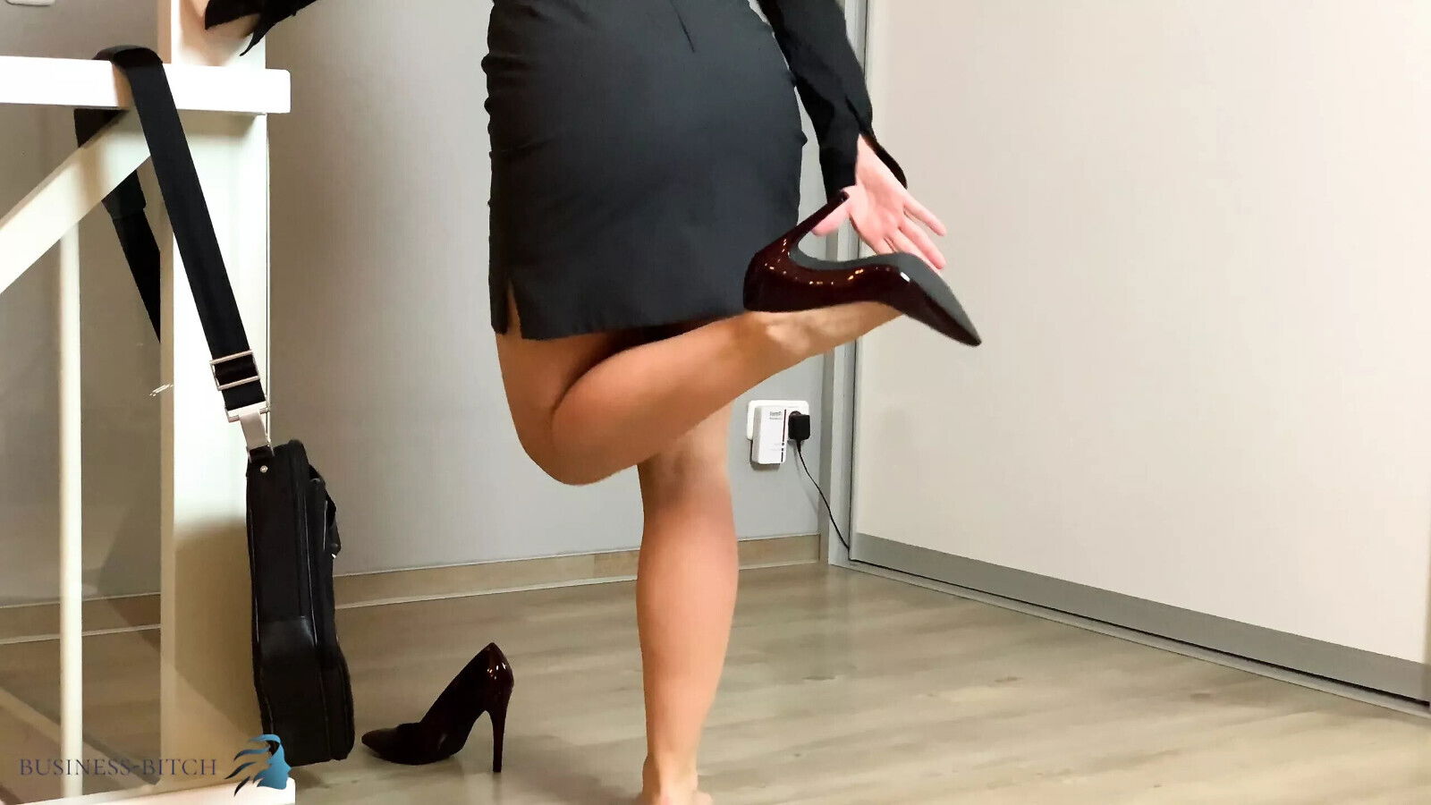 after work personal assistant gets orgasm business bitch