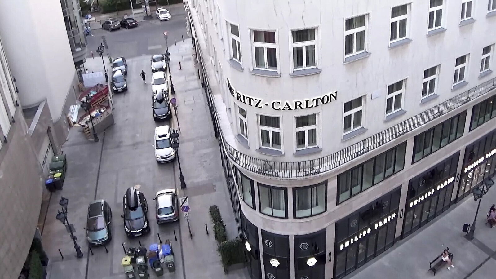 Melody squirts through window head passersby!